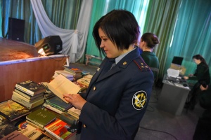 Личная библиотека известного новосибирского журналиста Александра Метелицы передана осужденным