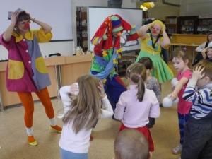 Выставка «Больничных клоунов» Открылась областной  детской библиотеке  в Новосибирске