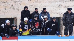 Хоккейный поединок и презентация книги состоялись в ИК-21 (п.Горный)