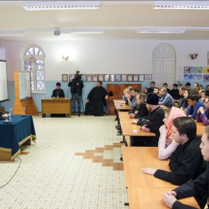 Митрополит Никодим встретился с православной молодежью Новосибирска