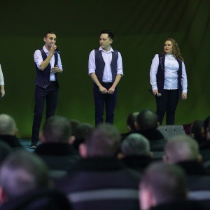 Праздничный  концерт  вокальной группы «Фальцет» прошел в колонии №8
