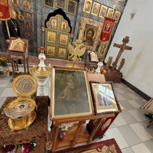 Новосибирские христиане передали икону архиепископу Беловодскому