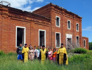 Детский лагерь в Чистоозерном и заброшенный храм в с. Юдино