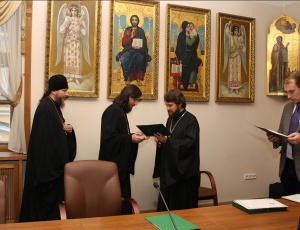 Митрополит Иларион вручил дипломы об окончании курсов для референтов епархиальных управлений и личных секретарей архиереев