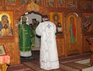 Служение епископа Феодосия в день памяти преподобного Феодосия игумена Киево-Печерского