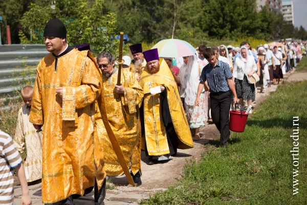 В честь 700 летия Преподобного Сергия Радонежского в Краснообске состоялся крестный ход