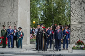 На монументе Славы совершена панихида по воинам, павшим в годы Великой Отечественной войны