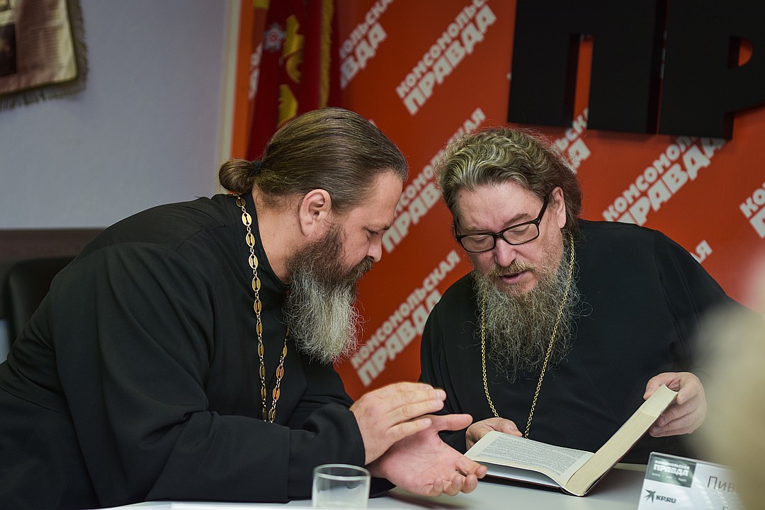 - ,     1943   ,    ,  :              . :  