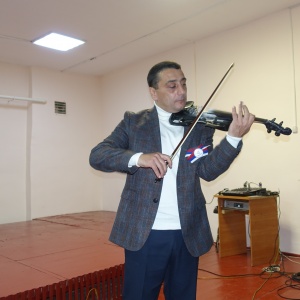 Скрипач-виртуоз Давид Агинян  сыграл концерт в исправительной колонии №3