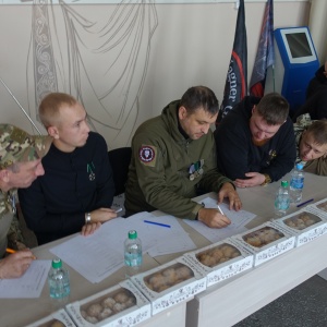      ʻ   I               9